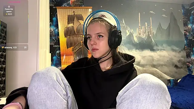 Elira Breeze online show from 12-18-25, 03:51