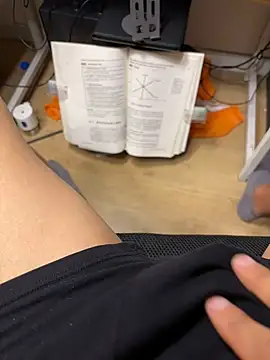 Snapshot of leeyoung_ chatting on 10-04-25, 02:15 leeyoung online show from 10-04-25, 02:15