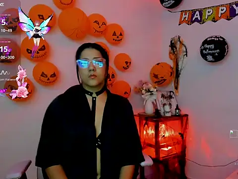 Snapshot of Mia_Lujan chatting on 10-28-25, 12:14 Mia Lujan online show from 10-28-25, 12:14