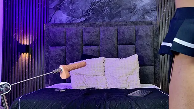 Snapshot of Suzie_cox chatting on 10-03-25, 02:03 Suzie cox online show from 10-03-25, 02:03