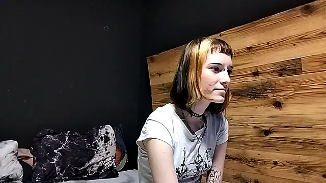 Snapshot of JenaeRadloff chatting on 10-07-25, 06:21 JenaeRadloff online show from 10-07-25, 06:21