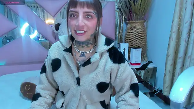 Gyal 8  online show from 09-25-25, 03:54