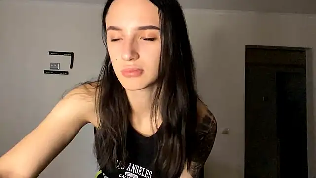 Snapshot of TifanyRawi chatting on 10-10-25, 12:48 TifanyRawi online show from 10-10-25, 12:48