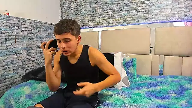 Snapshot of Julian_wolf18 chatting on 10-22-25, 03:23 Julian wolf18 online show from 10-22-25, 03:23