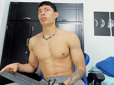 Snapshot of jey_cox23 chatting on 10-04-25, 10:57 jey cox23 online show from 10-04-25, 10:57