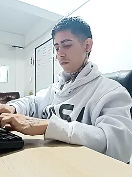 Snapshot of Kriss_Mercury chatting on 10-07-25, 11:57 Kriss Mercury online show from 10-07-25, 11:57