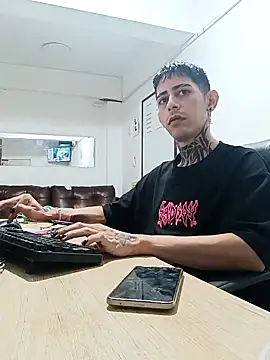 Snapshot of Kriss_Mercury chatting on 10-30-25, 03:52 Kriss Mercury online show from 10-30-25, 03:52