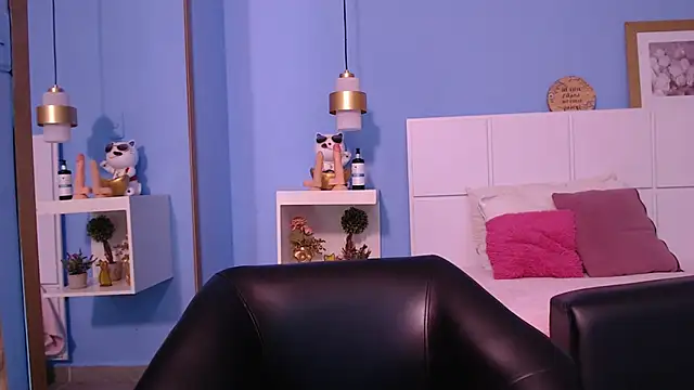 Snapshot of PenelopeBond chatting on 10-01-25, 12:55 PenelopeBond online show from 10-01-25, 12:55