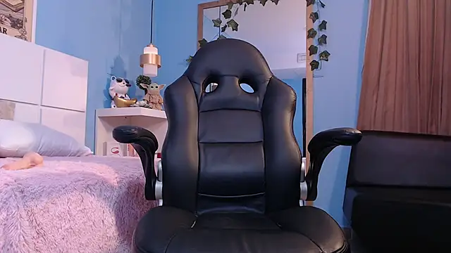 Snapshot of PenelopeBond chatting on 11-13-25, 08:35 PenelopeBond online show from 11-13-25, 08:35