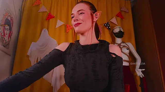 Snapshot of Giantess_Eva chatting on 10-28-25, 05:15 Giantess Eva online show from 10-28-25, 05:15