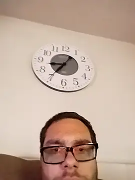 Snapshot of robbylj27 chatting on 10-28-25, 01:36 robbylj27 online show from 10-28-25, 01:36