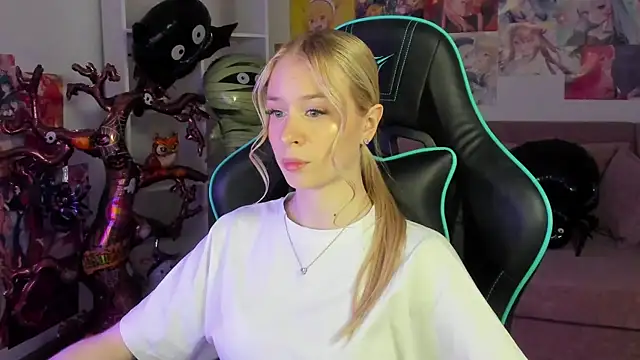 MiaGraces online show from 10-29-25, 06:09