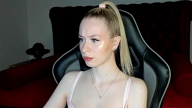 MiaGraces online show from 11-21-25, 05:17