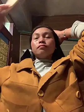 Snapshot of Halyy_xx chatting on 02-19-26, 01:12 Halyy xx online show from 02-19-26, 01:12