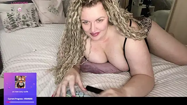 Snapshot of Nivika chatting on 10-03-25, 07:38 Nivika online show from 10-03-25, 07:38