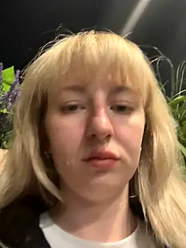 Snapshot of RonnieKiss chatting on 09-24-25, 03:32 RonnieKiss online show from 09-24-25, 03:32