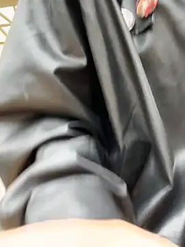 Snapshot of RonnieKiss chatting on 09-25-25, 03:54 RonnieKiss online show from 09-25-25, 03:54