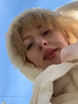 Snapshot of RonnieKiss chatting on 10-01-25, 03:34 RonnieKiss online show from 10-01-25, 03:34