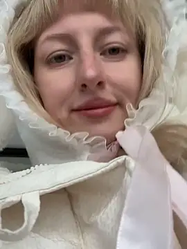 Snapshot of RonnieKiss chatting on 10-06-25, 04:10 RonnieKiss online show from 10-06-25, 04:10