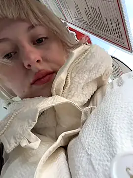 Snapshot of RonnieKiss chatting on 10-12-25, 04:55 RonnieKiss online show from 10-12-25, 04:55