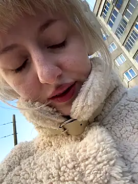 Snapshot of RonnieKiss chatting on 10-17-25, 04:04 RonnieKiss online show from 10-17-25, 04:04