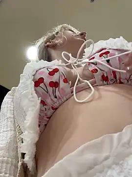 Snapshot of RonnieKiss chatting on 11-16-25, 02:50 RonnieKiss online show from 11-16-25, 02:50