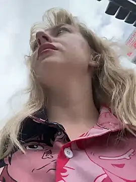 Snapshot of RonnieKiss chatting on 11-17-25, 04:29 RonnieKiss online show from 11-17-25, 04:29