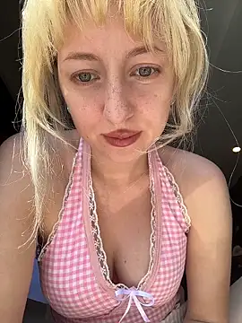 Snapshot of RonnieKiss chatting on 12-01-25, 06:40 RonnieKiss online show from 12-01-25, 06:40