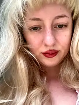 Snapshot of RonnieKiss chatting on 12-15-25, 03:55 RonnieKiss online show from 12-15-25, 03:55