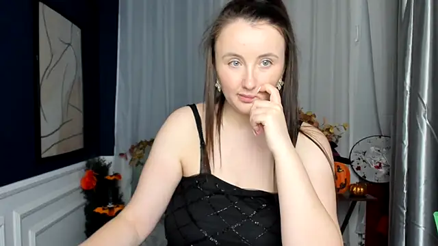 LilaWinks online show from 10-30-25, 01:12