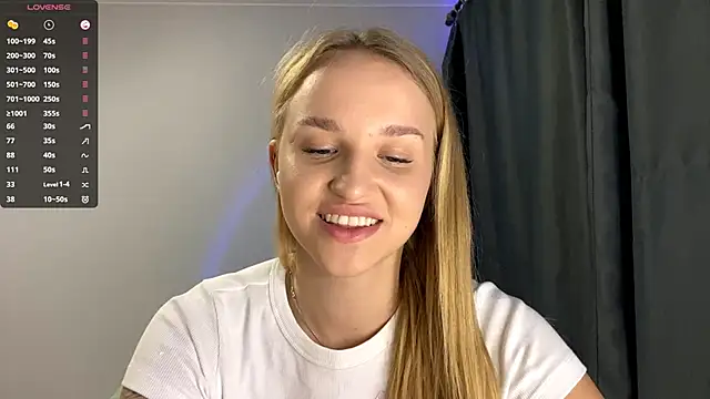 Snapshot of TanekaBoitel chatting on 09-20-25, 08:37 TanekaBoitel online show from 09-20-25, 08:37