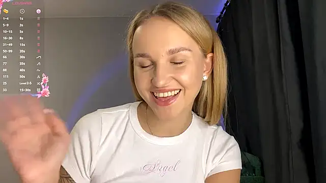 Snapshot of TanekaBoitel chatting on 09-27-25, 11:04 TanekaBoitel online show from 09-27-25, 11:04