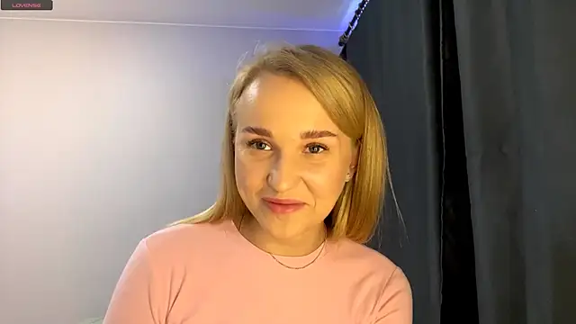 Snapshot of TanekaBoitel chatting on 10-03-25, 10:12 TanekaBoitel online show from 10-03-25, 10:12