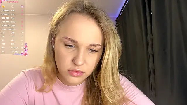 Snapshot of TanekaBoitel chatting on 10-12-25, 10:14 TanekaBoitel online show from 10-12-25, 10:14