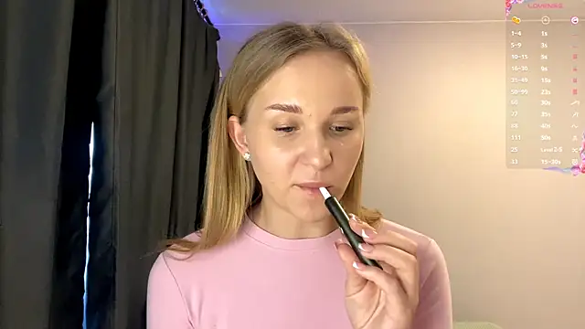 Snapshot of TanekaBoitel chatting on 10-17-25, 10:40 TanekaBoitel online show from 10-17-25, 10:40