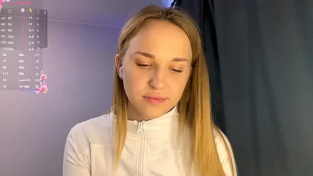 Snapshot of TanekaBoitel chatting on 10-22-25, 11:32 TanekaBoitel online show from 10-22-25, 11:32