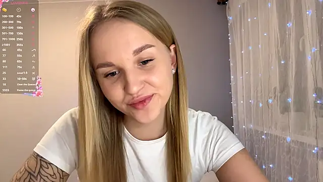 Snapshot of TanekaBoitel chatting on 12-14-25, 02:55 TanekaBoitel online show from 12-14-25, 02:55