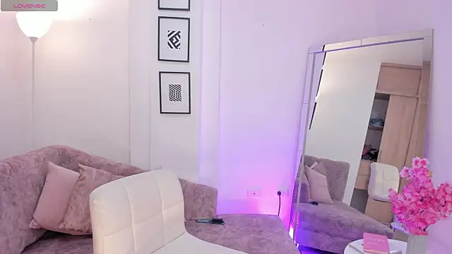 Alessia Yorks online show from 10-14-25, 12:50
