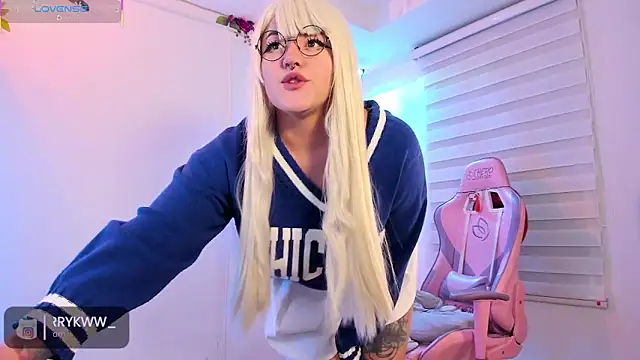 Snapshot of Berrykww_ chatting on 09-30-25, 10:15 Berrykww online show from 09-30-25, 10:15