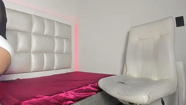 Snapshot of peyton__wat chatting on 11-12-25, 11:54 peyton wat online show from 11-12-25, 11:54