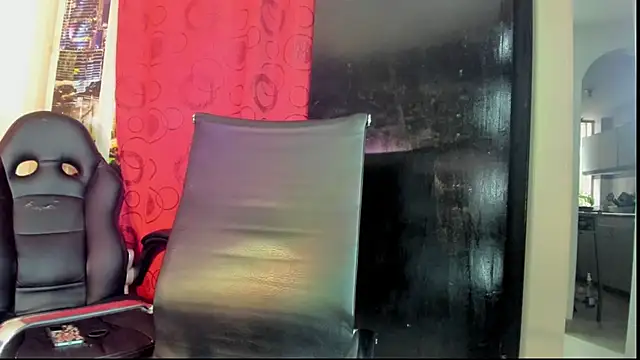 Snapshot of Rose_and_denisse chatting on 10-04-25, 10:19 Rose and denisse online show from 10-04-25, 10:19