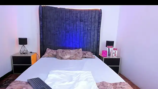 VanessaParis   online show from 11-15-25, 09:32