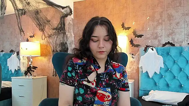 ChloeNoire online show from 10-15-25, 04:12