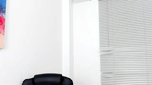 Snapshot of Little_liam chatting on 10-18-25, 07:36 Little liam online show from 10-18-25, 07:36