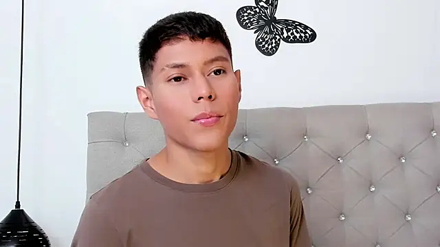 Snapshot of Little_liam chatting on 10-28-25, 07:27 Little liam online show from 10-28-25, 07:27