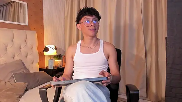 liam twiink online show from 03-08-26, 01:03