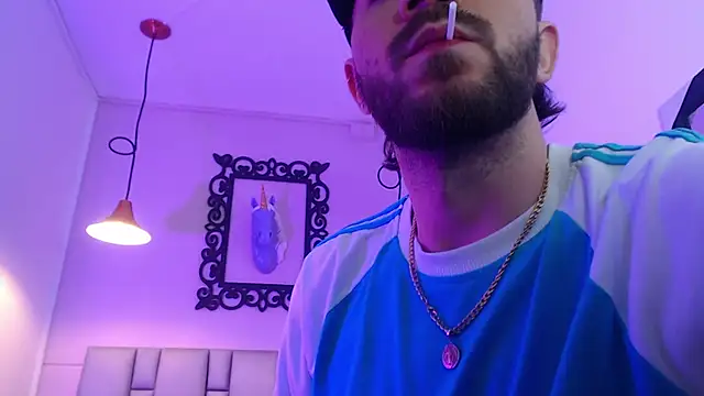 Snapshot of bastian12__ chatting on 10-28-25, 04:05 bastian12   online show from 10-28-25, 04:05