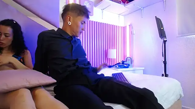 Snapshot of oblivionlove chatting on 09-23-25, 08:23 oblivionlove online show from 09-23-25, 08:23