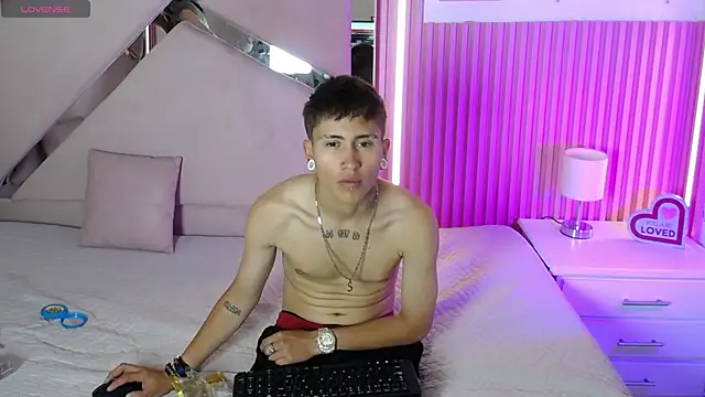 Snapshot of oblivionlove chatting on 10-04-25, 02:15 oblivionlove online show from 10-04-25, 02:15