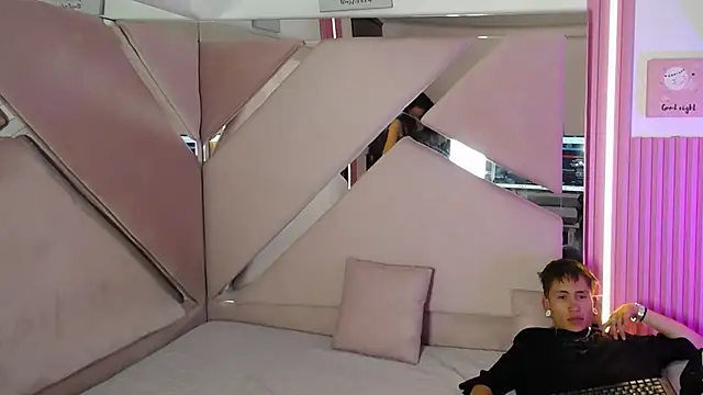 Snapshot of oblivionlove chatting on 10-06-25, 07:55 oblivionlove online show from 10-06-25, 07:55